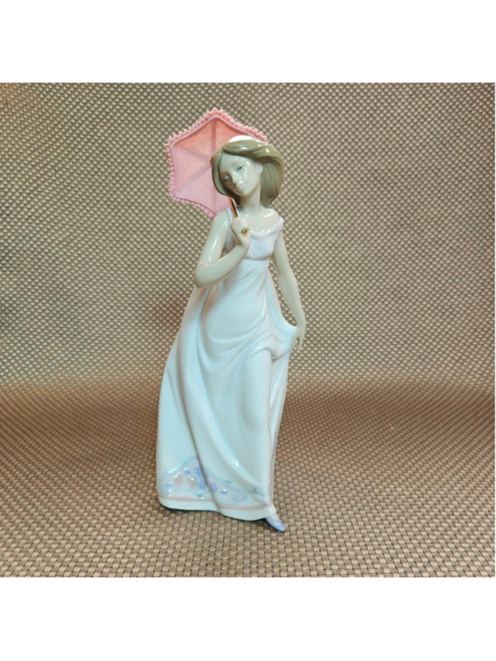 Lladro Afternoon Promenade Sculpture 7636 Pink White With Box